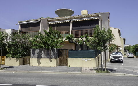 Saint Patrick: Architecture, Propriété, Bâtiment, Maison, Zone Résidentielle, Zone Urbaine, Immobilier, Façade, Arbre, Usage Mixte