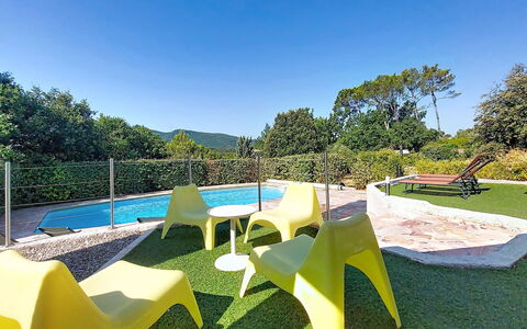 Bois D'Astros: Piscine, Jardin, Recours, Mobilier De Jardin, Eco Hôtel, Ombre, Aménagement Paysager, Pelouse, Chaise, Balancelle