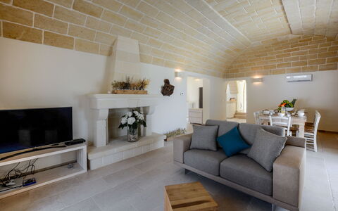 Corte dei Messapi | Sleeps 24: Salon, Pièce, Propriété, Design Intérieur, Meubles, Bâtiment, Plafond, Mur, Maison, Sol