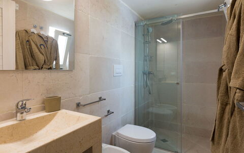 Corte dei Messapi | Sleeps 24: Luminaire Plomberie, Pièce, Architecture, Propriété, Mur, Design Intérieur, Lavabo, Toilette, Tuile, Siège De Toilette