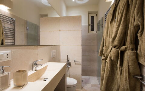 Corte dei Messapi | Sleeps 24: Salle De Bains, Pièce, Propriété, Design Intérieur, Architecture, Tuile, Bâtiment, Mur, Immobilier, Sol