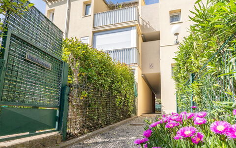Hameau de Pech i: Ciel, Plante, Bâtiment, Jour, Propriété, Arbre, Design Urbain, Quartier, Zone Résidentielle, Suppression Des Plantes Ligneuses