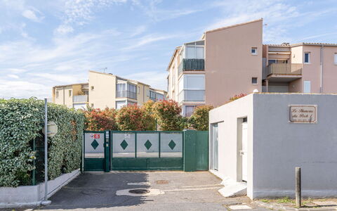 Hameau de Pech i: Ciel, Plante, Bâtiment, Jour, Propriété, Arbre, Design Urbain, Quartier, Zone Résidentielle, Suppression Des Plantes Ligneuses