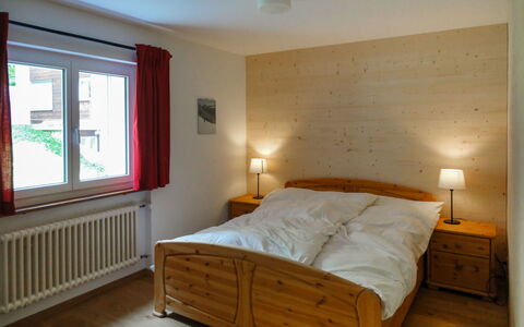 Zermatt 80: Chambre, Meubles, Lit, Pièce, Drap De Lit, Sol, Propriété, Matelas, Cadre De Lit, Parquet