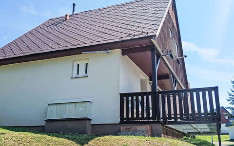 Holiday Hill 44: Ciel, Propriété, Bâtiment, Plante, Fenêtre, Bois, Lot Terre, Maison, Nuage, Herbe