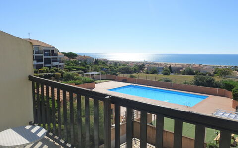 Saint Pierre la Mer 110: Ciel, L'Eau, Plante, Bâtiment, Clôture, Arbre, Ombre, Piscine, Lot Terre, Condominium