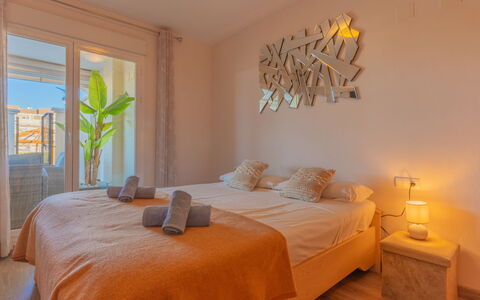 Dénia 479: Chambre, Lit, Design Intérieur, Bois, Meubles, Drap De Lit, Literie, Sol, Sol, Pièce