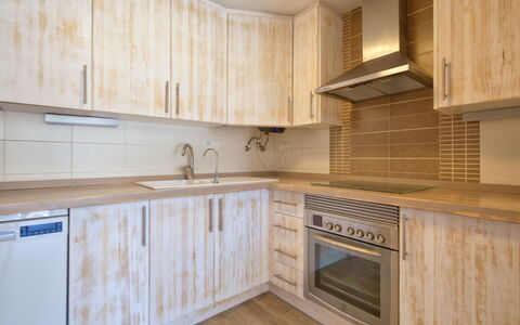 Dénia 479: Comptoir, Propriété, Cabinetry, Pièce, Cuisine, Meubles, Design Intérieur, Sol, Bâtiment, Maison
