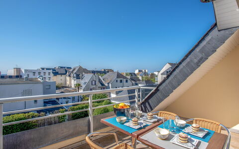Quiberon 123: Ciel, Meubles, Propriété, Table, Bâtiment, Mobilier De Jardin, Bois, Ombre, Design Urbain, Chaise