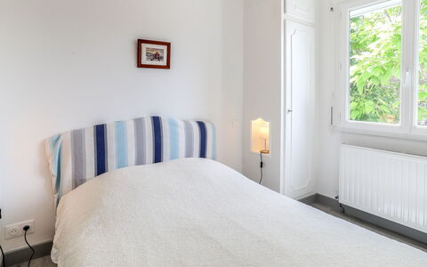 Saint Palais sur Mer 148: Chambre, Meubles, Lit, Pièce, Propriété, Drap De Lit, Cadre De Lit, Design Intérieur, Literie, Sol