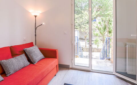 Saint Palais sur Mer 148: Pièce, Propriété, Meubles, Design Intérieur, Rouge, Maison, Bâtiment, Sol, Immobilier, Chambre