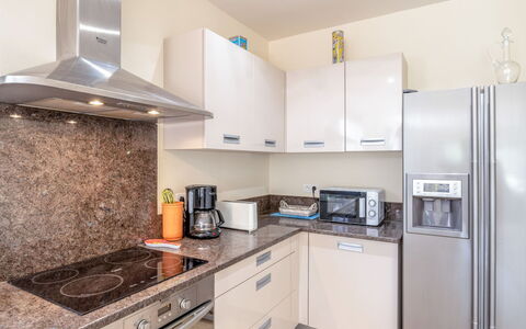 Muratello: Cabinetry, Comptoir, Propriété, Appareil De Cuisine, Cuisinière, Bâtiment, Cuisine, Gaz Poele, Bois, Électroménager