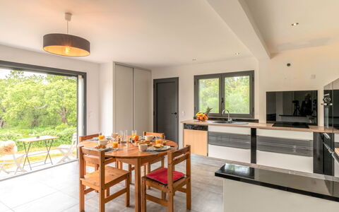 Paoli: Table, Meubles, Propriété, Chaise, Plante, Bois, Design Intérieur, Cuisine, Fenêtre, Sol