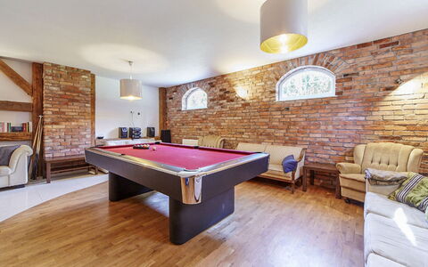 Willa Vinci: Table De Billard, Salle De Billard, Bassin, Table, Bâtiment, Propriété, Meubles, Tennis De Table Raquette, Billard, Salle De Récréation