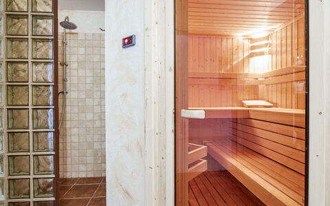 Willa Vinci: Porte, Bois, Bâtiment, Fenêtre, Sol, Sol, Tache De Bois, Mur, Rectangle