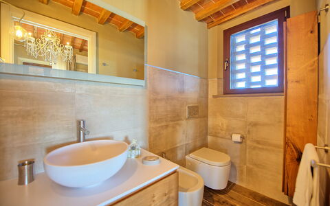 Villa Massimiliano: Salle De Bains, Pièce, Propriété, Bâtiment, Design Intérieur, Maison, Immobilier, Sol, Biens, Plafond