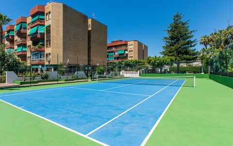 La Najarra: Plante, Ciel, Jour, Propriété, Bâtiment, Fenêtre, Arbre, Architecture, Ombre, Court De Tennis