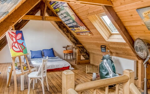 Le Patio: Meubles, Bois, Design Intérieur, Chaise, Tache De Bois, Faisceau, Sol, Dur, Immobilier, Arbre