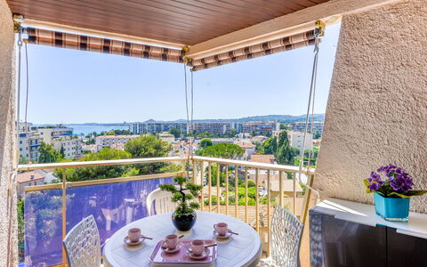Le Baccara: Propriété, Bâtiment, Immobilier, Maison, Pièce, Patio, Design Intérieur, Porche, Domicile, Meubles