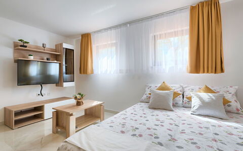 Meden: Chambre, Pièce, Meubles, Lit, Propriété, Design Intérieur, Drap De Lit, Cadre De Lit, Matelas, Literie