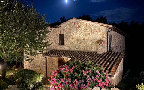 Beautiful Stone Country Villa: Ciel, Plante, Fenêtre, La Nature, Bâtiment, Fleur, Arbre, Paysage