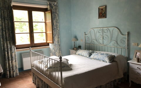 Beautiful Stone Country Villa: Lit, Chambre, Meubles, Pièce, Propriété, Cadre De Lit, Sol, Design Intérieur, Drap De Lit, Matelas