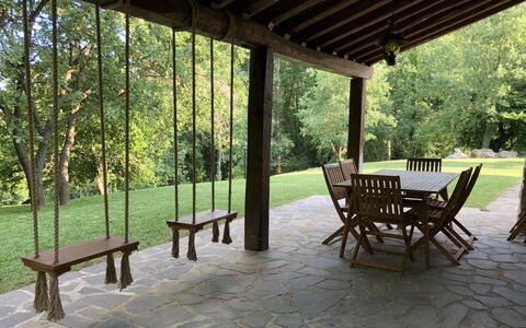 Beautiful Stone Country Villa: Propriété, Meubles, Pièce, Table, Maison, Arbre, Bâtiment, Immobilier, Porche, Chaise