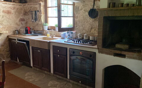 Beautiful Stone Country Villa: Comptoir, Cabinetry, Propriété, Evier, Évier, Robinet, Cuisine, Cuisinière, Fenêtre, Appareil De Cuisine