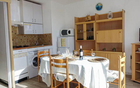 Corsaires 63: Cabinetry, Meubles, Table, Chaise, Étagère, Bois, Rayonnage, Cuisine, Éclairage, Design Intérieur