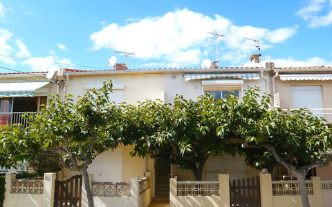 Corsaires 63: Propriété, Bâtiment, Immobilier, Maison, Architecture, Arbre, Domicile, Zone Résidentielle, Ciel, Plante