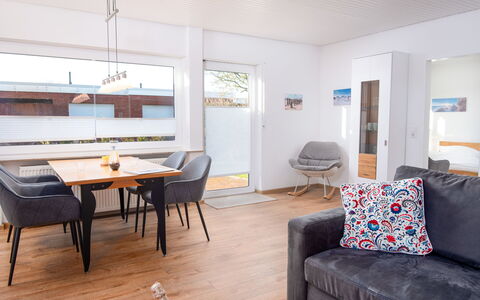 Kotthaus: Meubles, Propriété, Bâtiment, Canapé, Table, Bois, Design Intérieur, Confort, Chaise, Sol