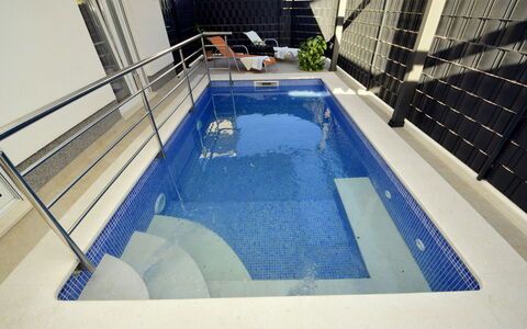 Marin: Piscine, Propriété, Jacuzzi, Immobilier, Architecture, Tuile, Loisir, Bâtiment, Domicile, Maison