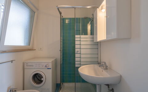 Terrazzo sul Mare: Salle De Bains, Pièce, Propriété, Toilette, Luminaire Plomberie, Tuile, Siège De Toilette, Accessoire Salle De Bain, Architecture, Buanderie