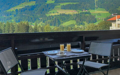 Rose: Propriété, Table, Station De Montagne, Montagne, Meubles, Pièce, Maison, Restaurant, Arbre, Chaîne De Montagnes