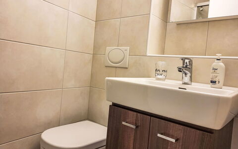 Magadino 75: Salle De Bains, Lavabo, Luminaire Plomberie, Sol, Design Intérieur, Évier, Sol, Toilette, Plomberie, Robinet
