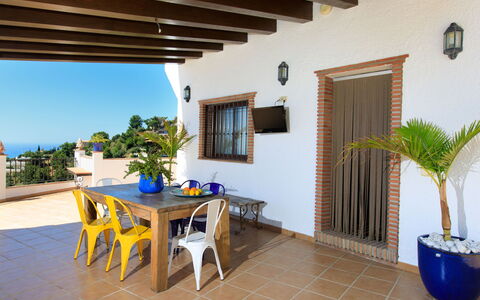 Ariadna: Propriété, Bâtiment, Pièce, Maison, Immobilier, Meubles, Villa, Design Intérieur, Appartement, Table