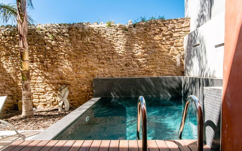 Sa Muralla: L'Eau, Ciel, Propriété, Bleu, Bleu Azur, Bois, Piscine, Plan D'Eau, Architecture, Loisir