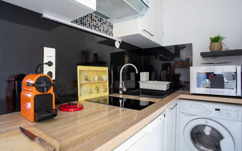 La Calmeraie: Cabinetry, Comptoir, Cuisinière, Cuisine, Appareil De Cuisine, Machine À Laver, Électroménager, Sécheuse, Le Fourneau, Design Intérieur