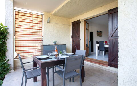 La Calmeraie: Meubles, Table, Propriété, Plante, Plante D'Appartement, Bois, Design Intérieur, Chaise, Architecture, Sol