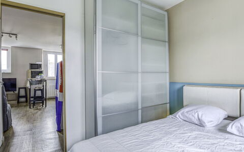 Le Gambetta: Meubles, Bâtiment, Propriété, Confort, Textile, Bois, Design Intérieur, Ombre, Sol
