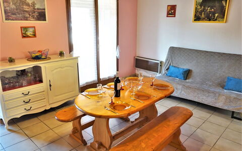 Les Colombes: Meubles, Propriété, Table, Cadre, Cabinetry, Bois, Tiroir, Design Intérieur, Confort, Salon