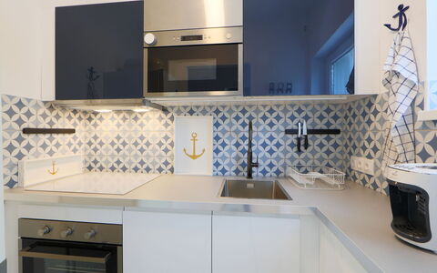 Pixie: Propriété, Pièce, Tuile, Comptoir, Design Intérieur, Cuisine, Cabinetry, Meubles, Architecture, Salle De Bains