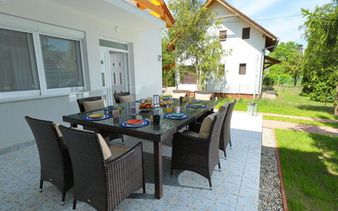 Pixie: Propriété, Bâtiment, Maison, Immobilier, Pièce, Domicile, Meubles, Table, Patio, Design Intérieur