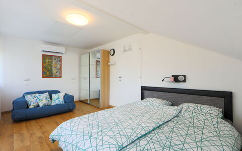 Pixie: Chambre, Meubles, Pièce, Lit, Propriété, Drap De Lit, Cadre De Lit, Literie, Design Intérieur, Sol