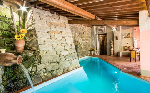 Il Mulinaccio: L'Eau, Plante, Propriété, Piscine, Bleu Azur, Éclairage, Chaise, Design Intérieur, Pot De Fleur, Plante D'Appartement