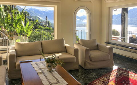 Panorama Lakeview Lago Maggiore: Propriété, Salon, Pièce, Meubles, Design Intérieur, Bâtiment, Immobilier, Domicile, Canapé, Maison