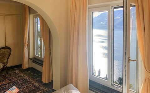 Panorama Lakeview Lago Maggiore: Pièce, Propriété, Meubles, Immobilier, Bâtiment, Mur, Architecture, Sol, Design Intérieur, Fenêtre