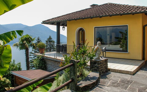 Panorama Lakeview Lago Maggiore: Plante, Bâtiment, Ciel, Fenêtre, Ombre, Lot Terre, Chalet, Arbre, Maison, Paysage