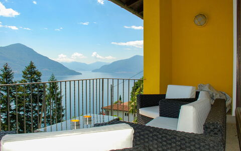 Panorama Lakeview Lago Maggiore: Propriété, Pièce, Maison, Design Intérieur, Bâtiment, Mur, Immobilier, Domicile, Architecture, Balcon