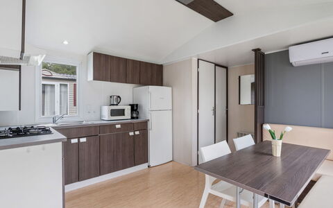 Prima Plus: Cuisine, Domicile, Design Intérieur, Comptoir, Meubles, Table Cuisine Et Salle A Manger, Appareil De Cuisine, Principaux Appliance, Cabinetry, Tache De Bois